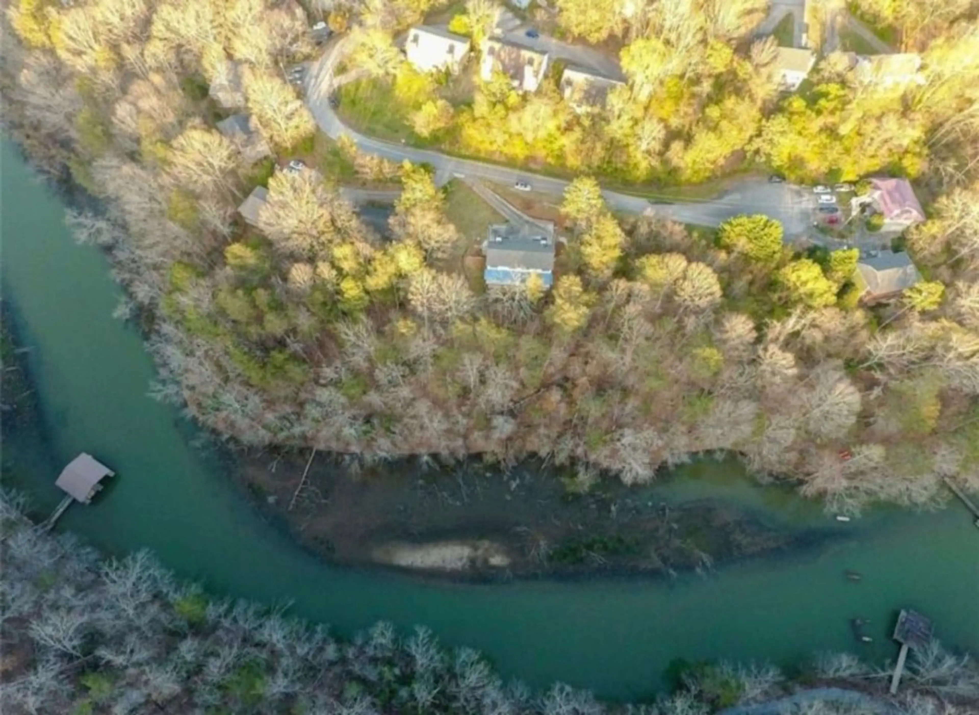 Escape to a peaceful riverside retreat at Lake Lanier! While dock access isn’t available, you’ll still enjoy beautiful lakefront access—perfect for relaxing, exploring, or simply soaking in the view.