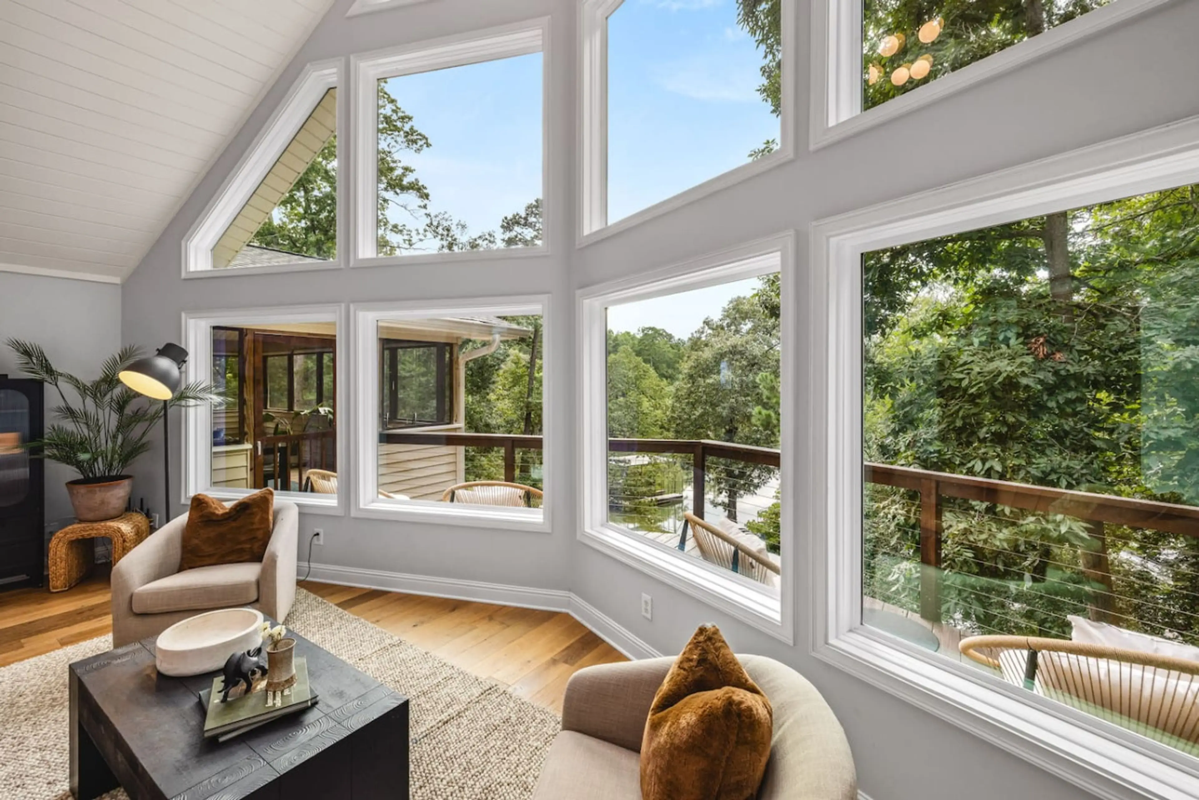 Open, welcoming space where everyone can relax comfortably.