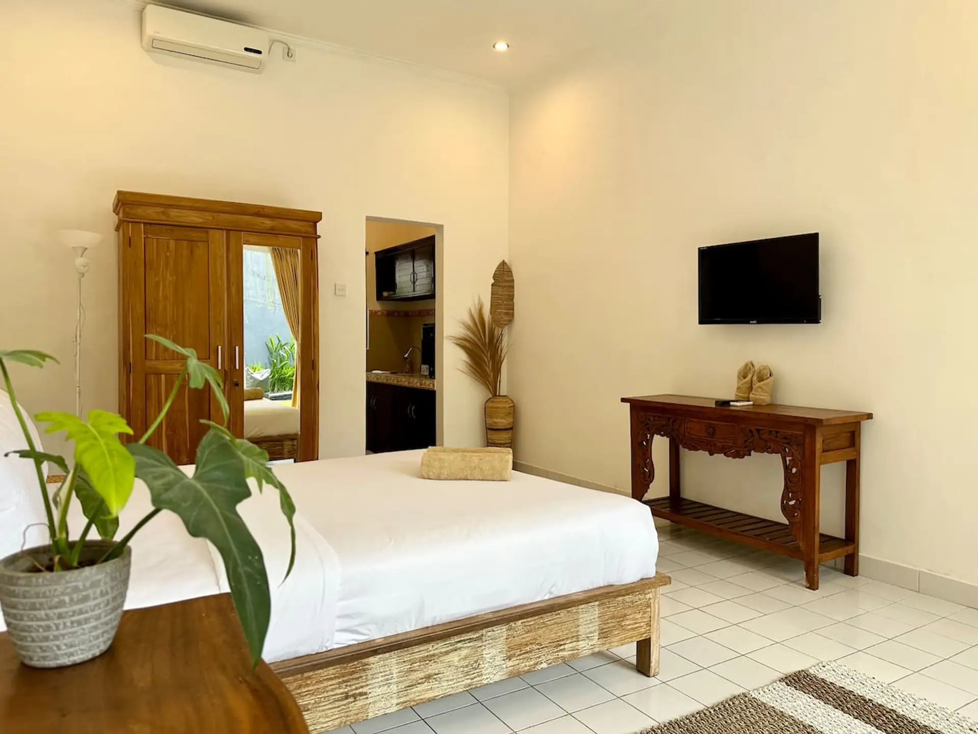 GH Apartment 1 Mengwi - private room with tropical comfort