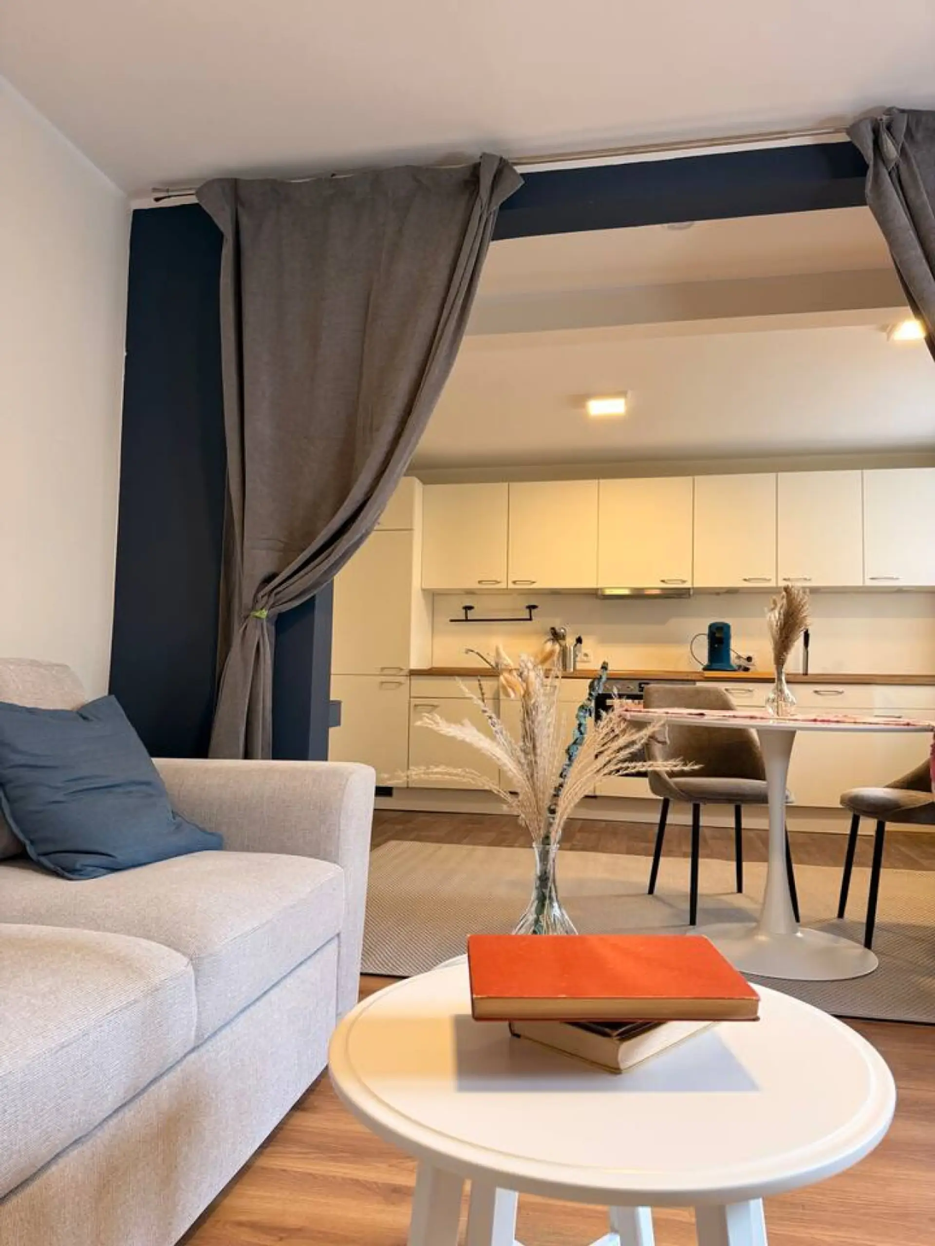 Royal Blue Residence - eleganter Wohnbereich mit ruhiger Atmosphaere