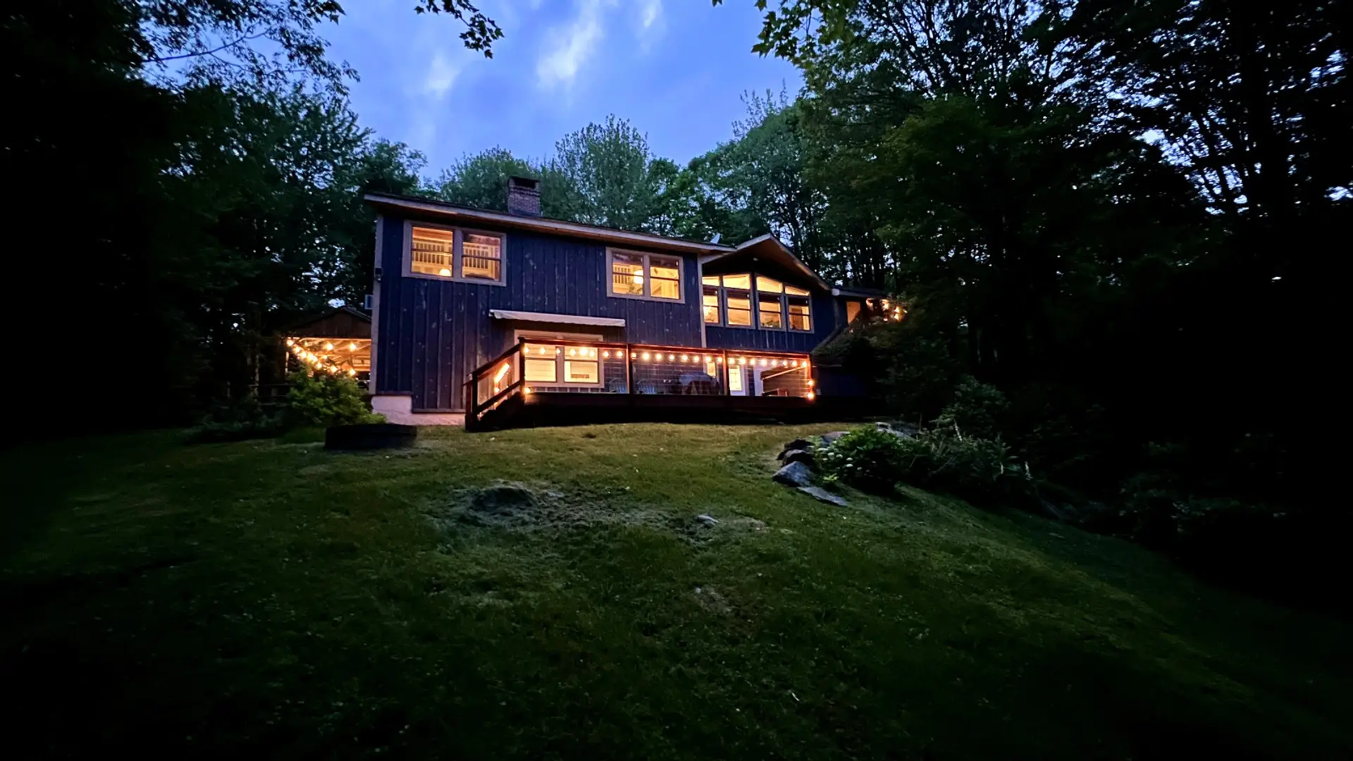 17 Acre's of privacy and Trails.