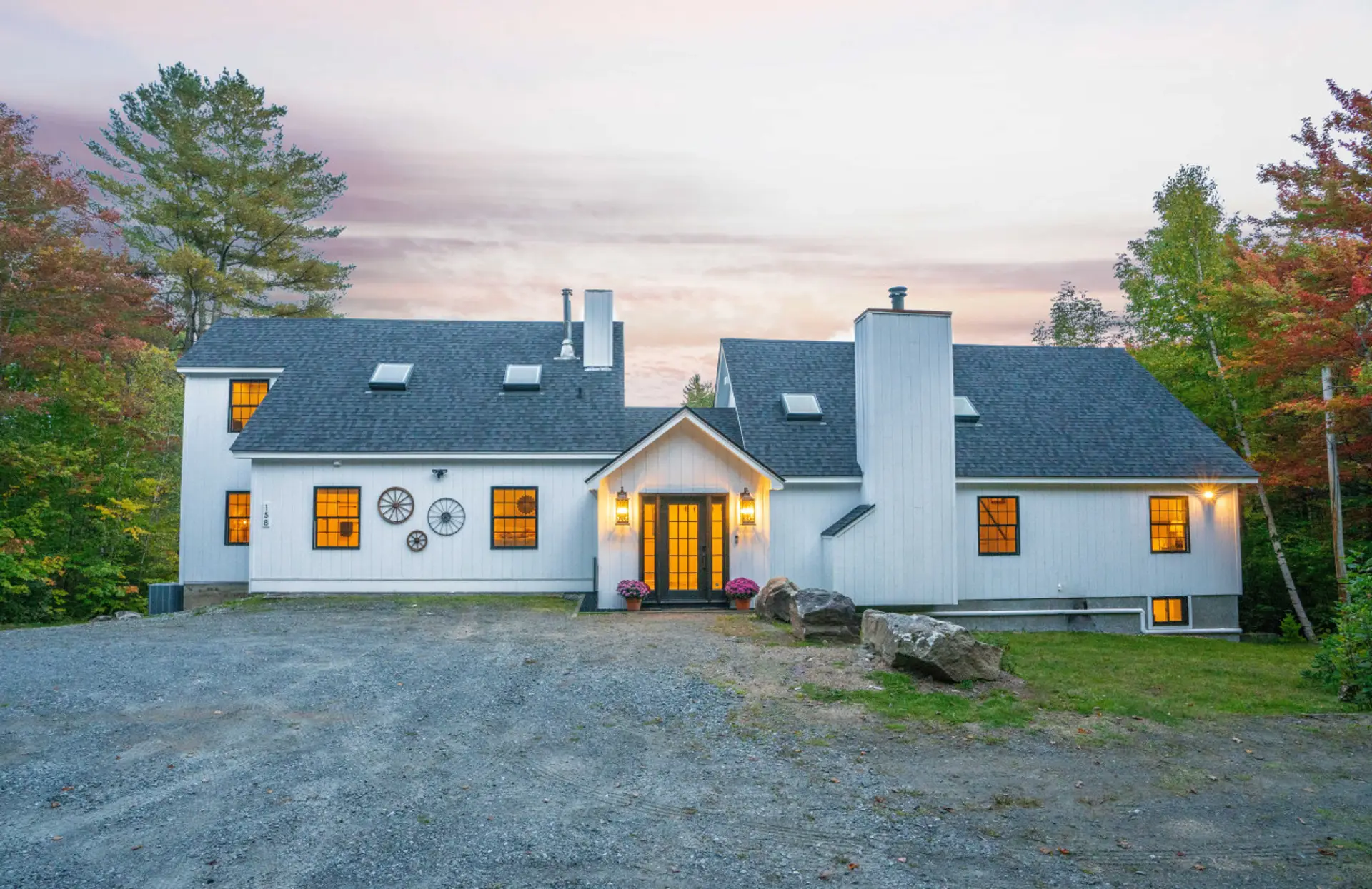 Arrive to a large circular driveway