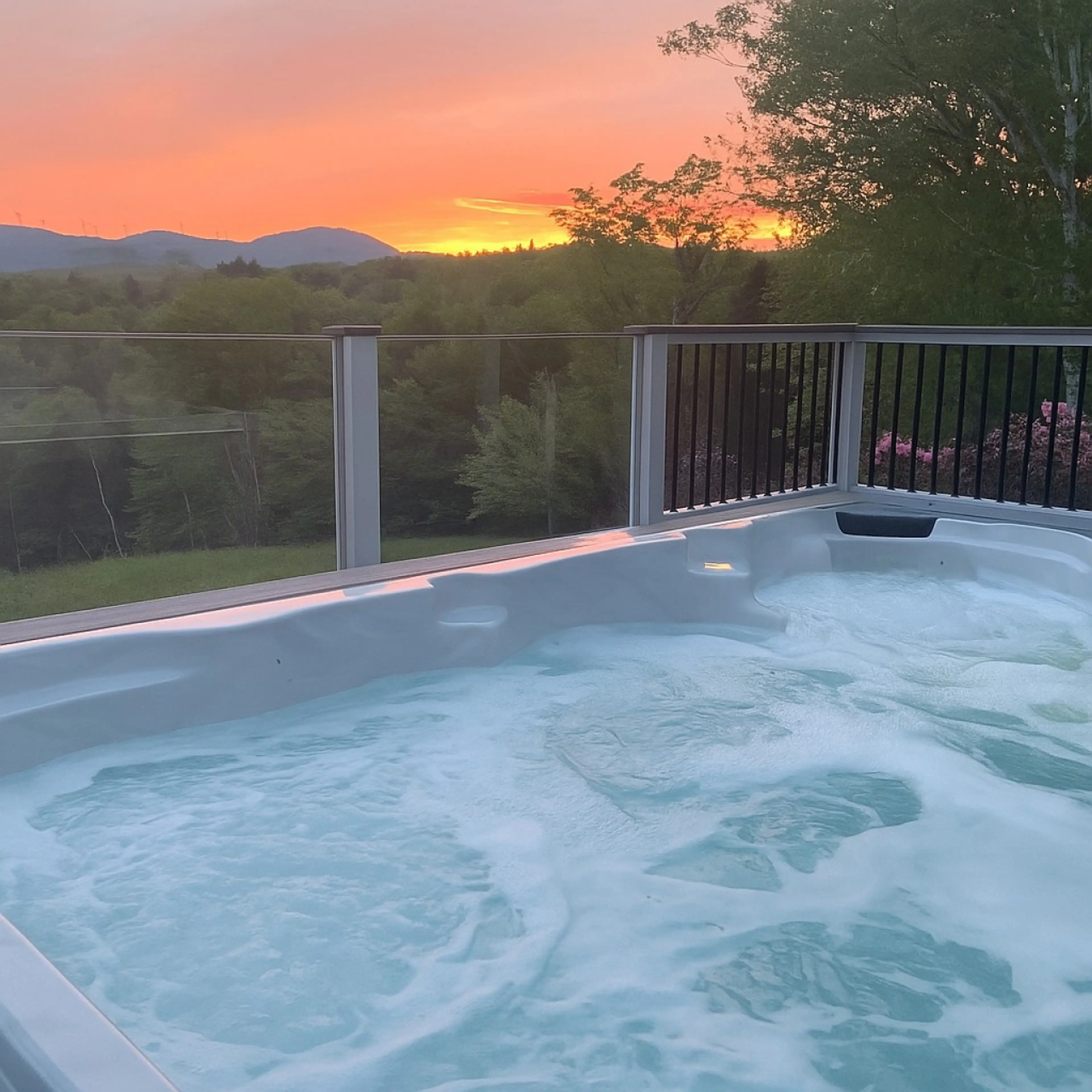 Enjoy the sunsets from 10-person Hot tub