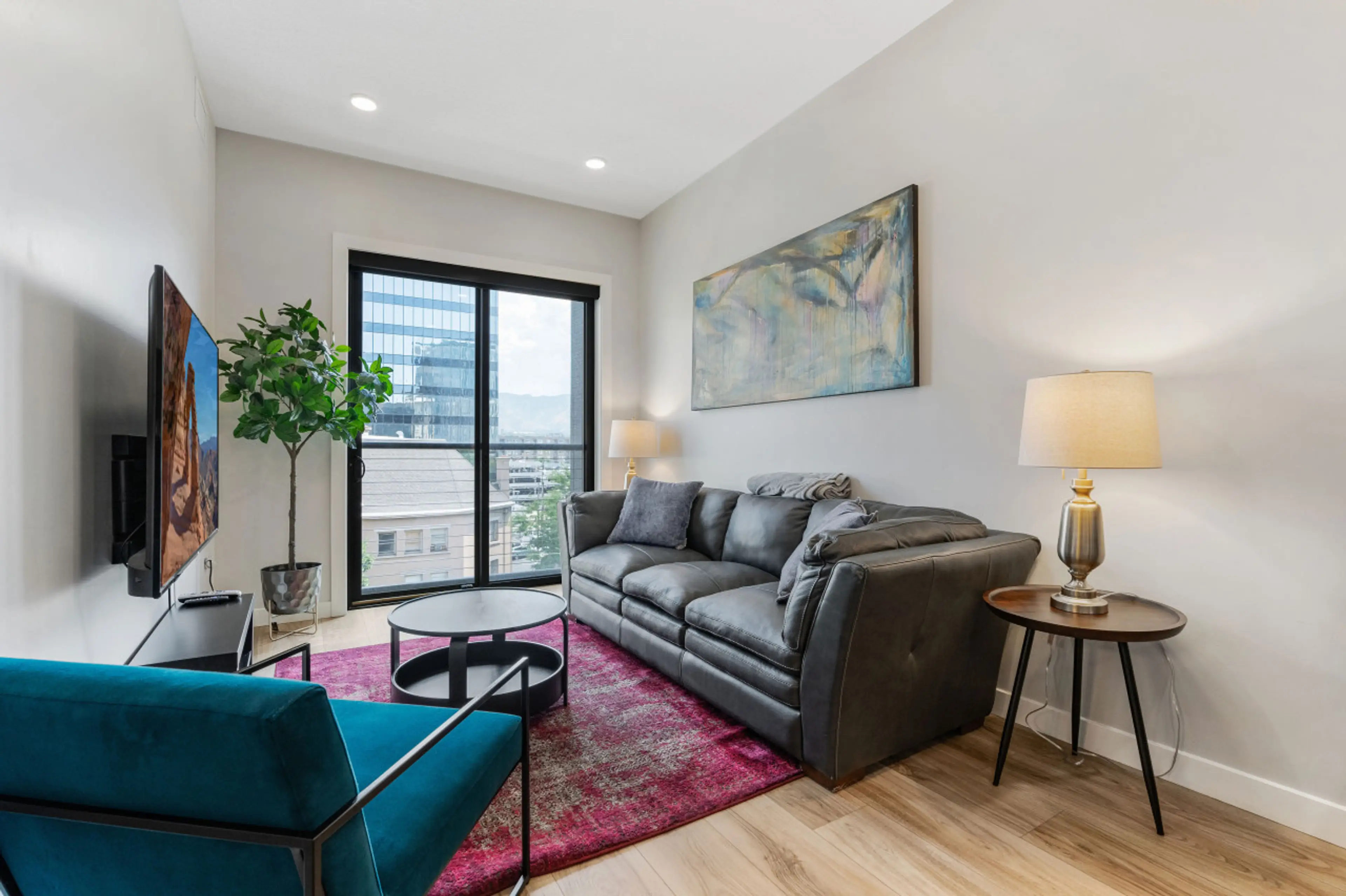 Gorgeous Livingroom, 65" TV, Comfy  couch.
