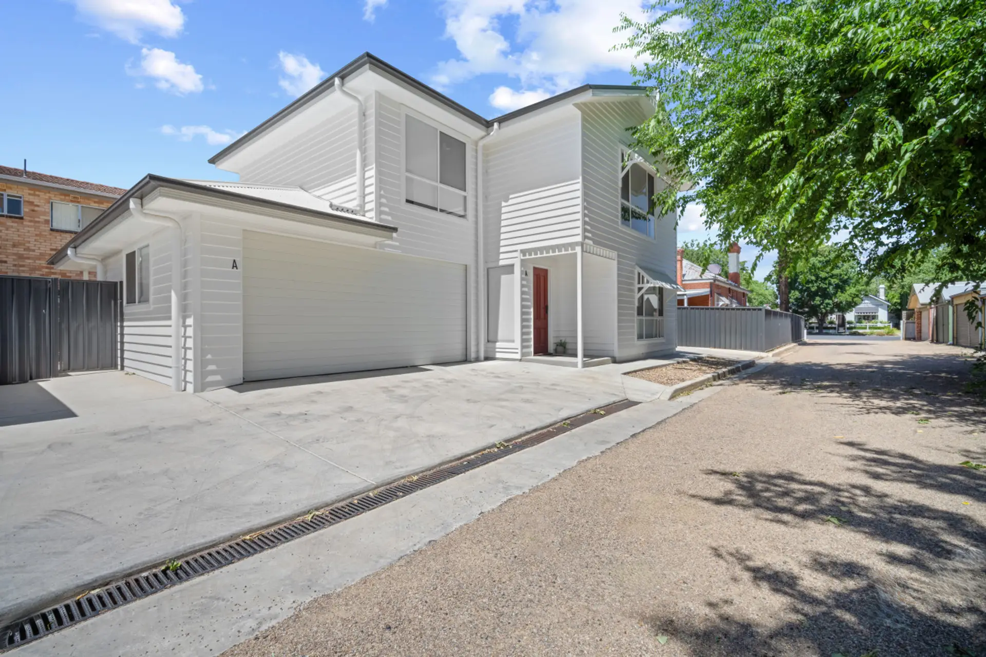 A modern, centrally located townhouse offering a quiet