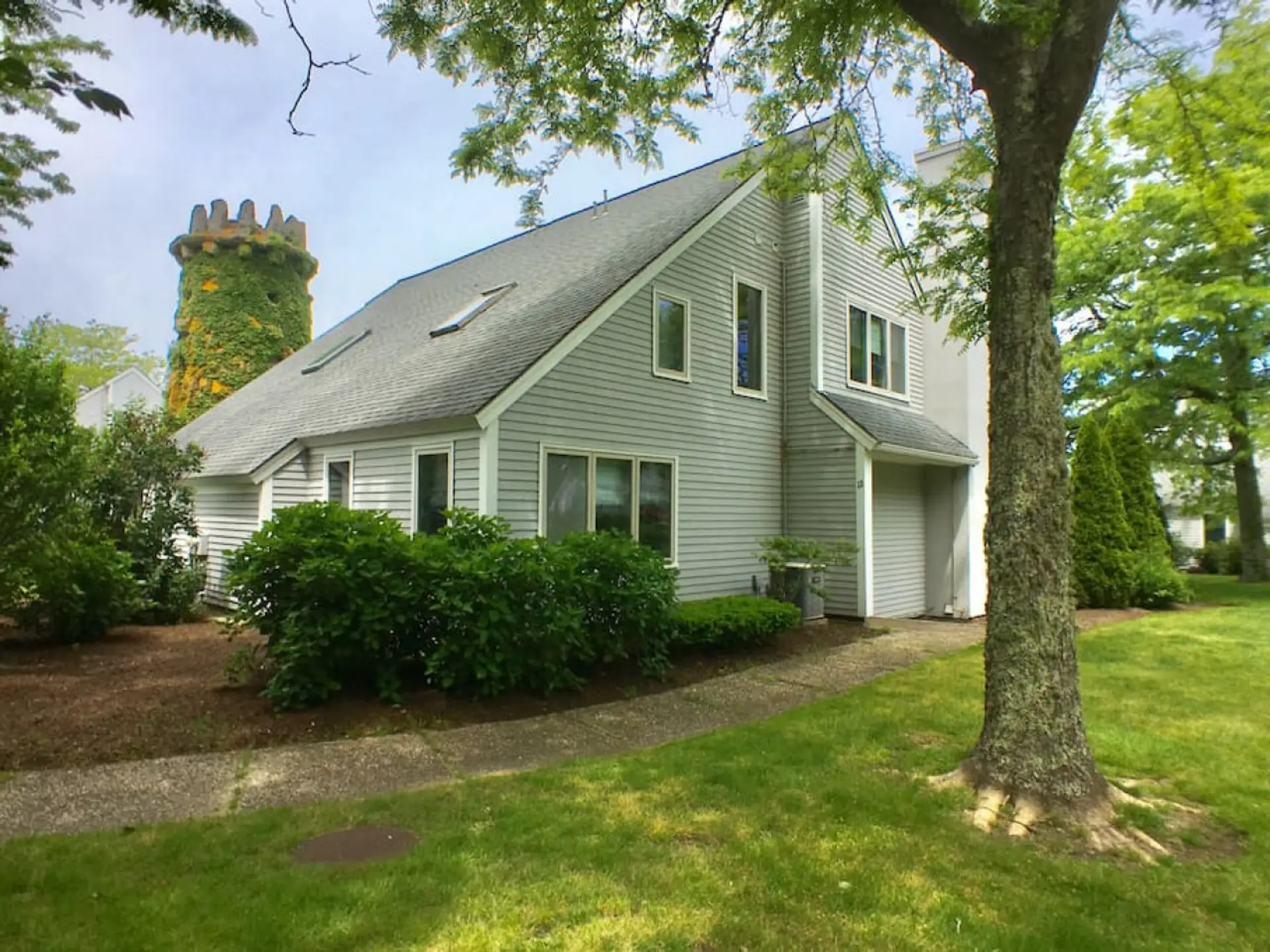 There are great places to play in the yard here and in the back yard.  Perfect for families.
