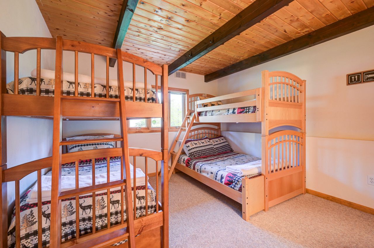 Kid-favorite bunk room with twin-over-twin and twin-over-full bunk beds 🛌