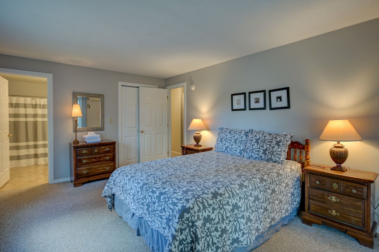 Queen bed w/ attached private full-bathroom on the main floor