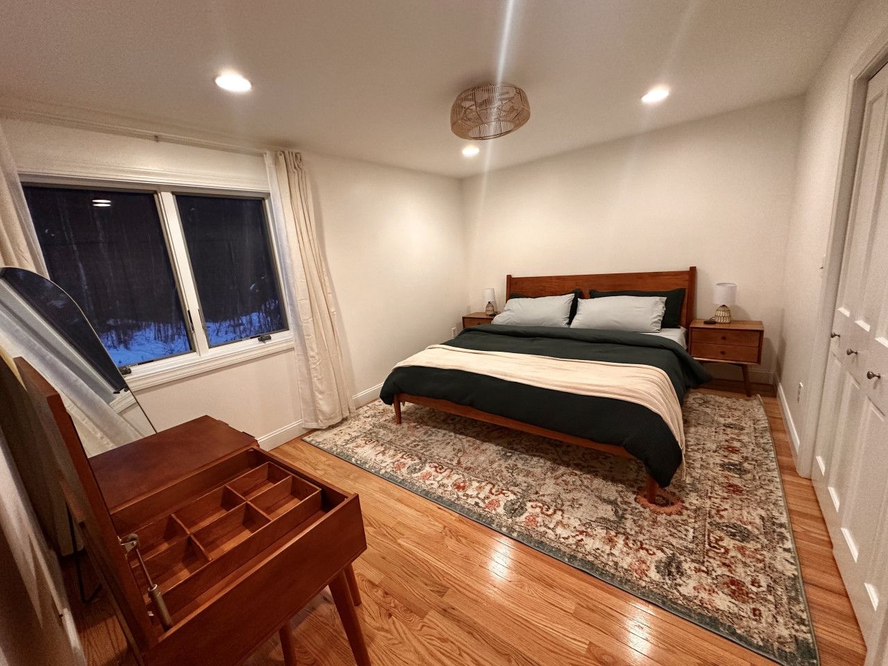 Bedroom #1 (King bed, 2 guests)