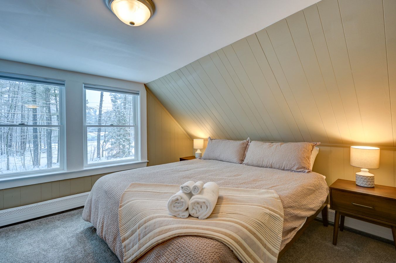 King bed (upstairs)
