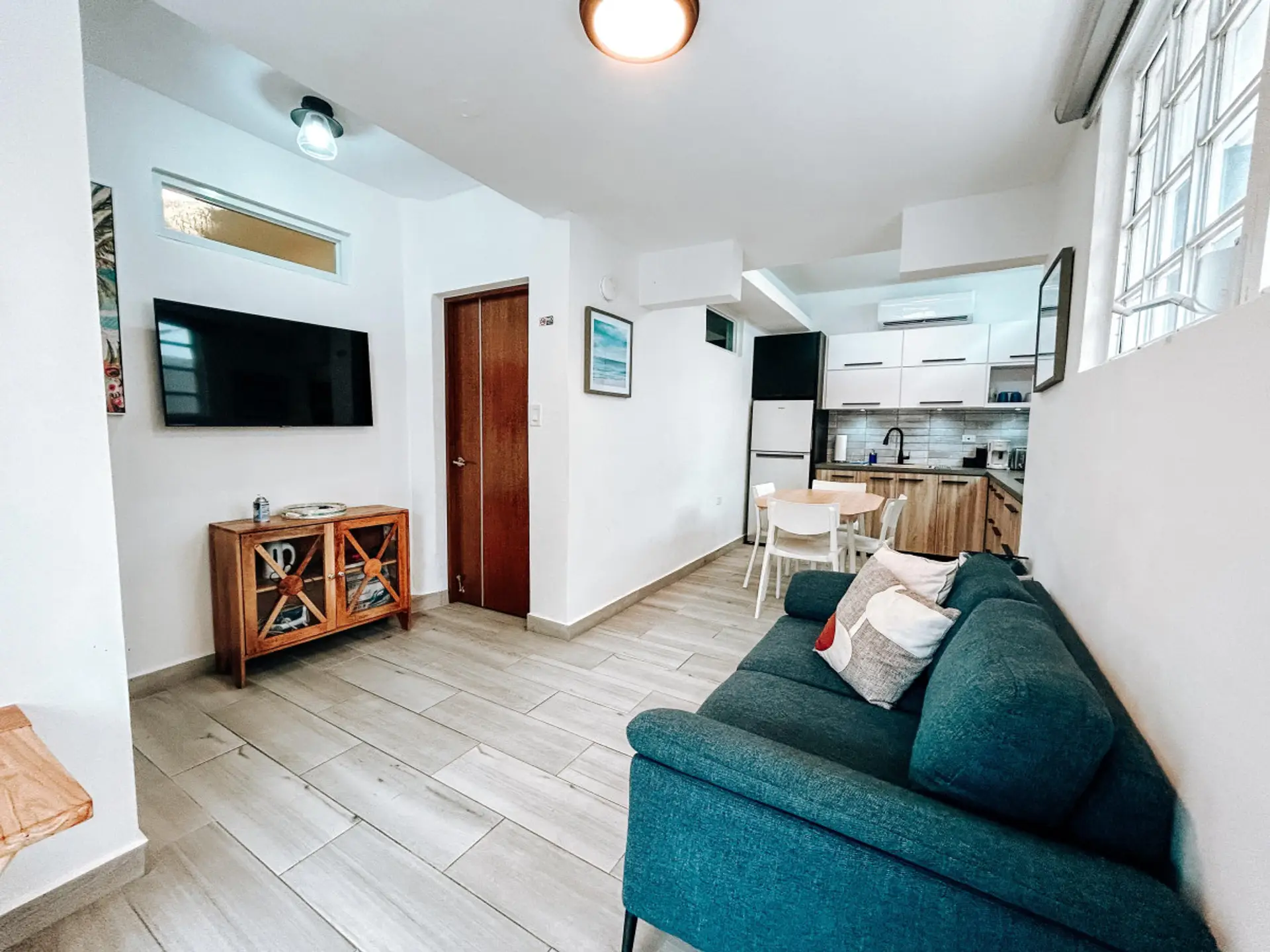 Where style and comfort meet—a living room perfect for relaxation and gatherings.