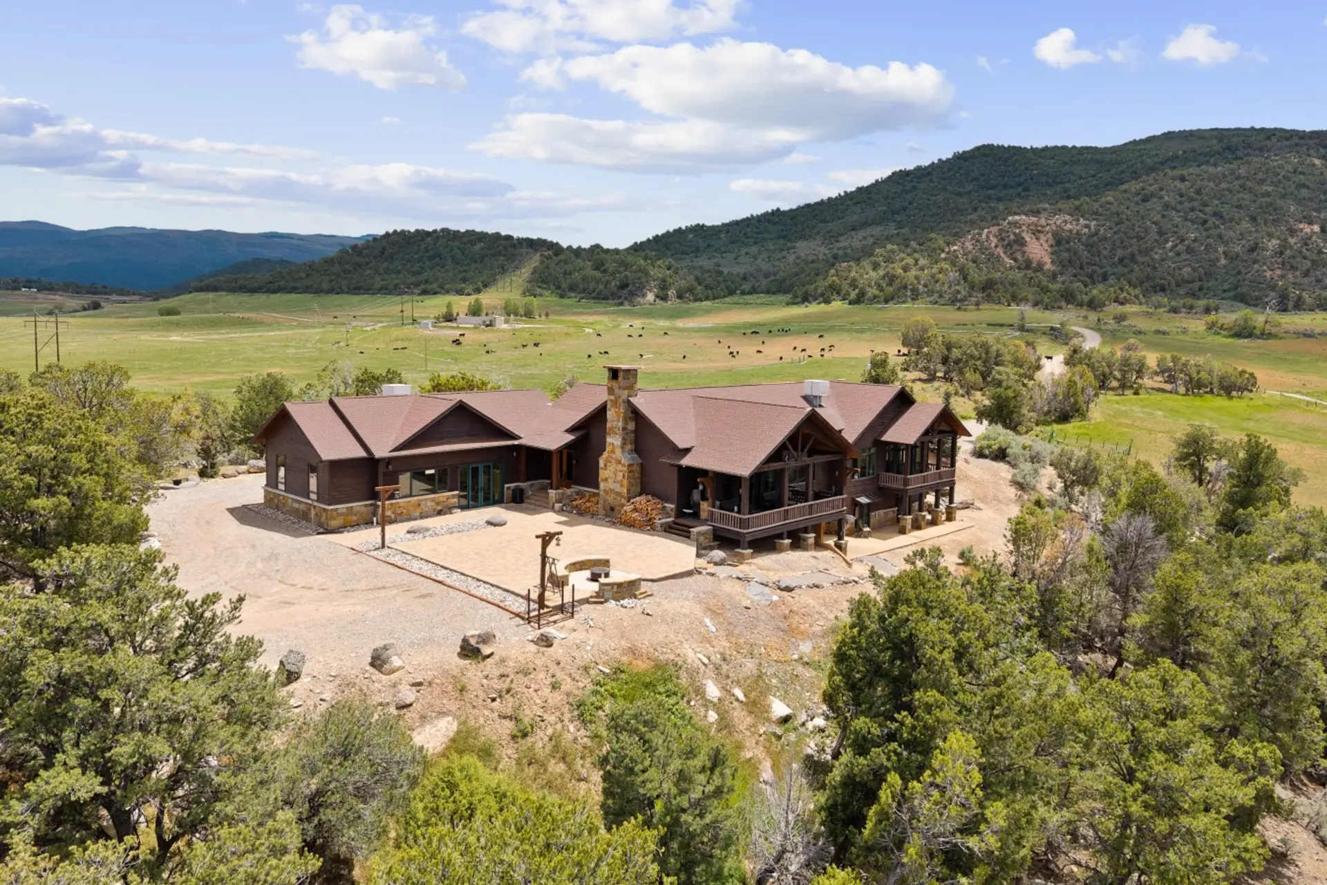 Private 217-acre mountain ranch lodge with sweeping Colorado views