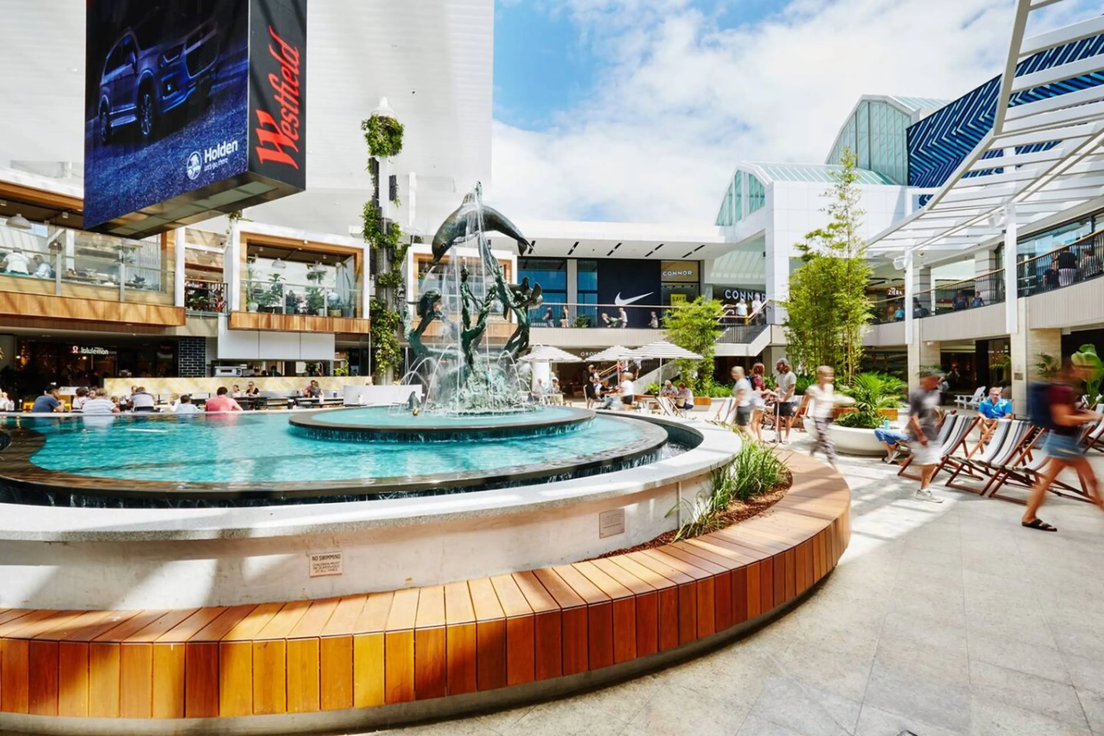 Warringah Mall is just around the corner, and has a large choice if shops and cafes