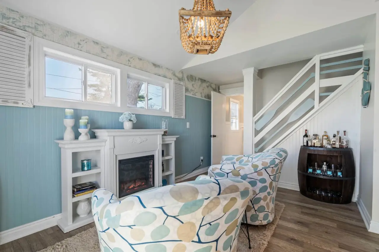 LakeView Getaway: Hot Tub, Arcade Game, Walk to Water Access!