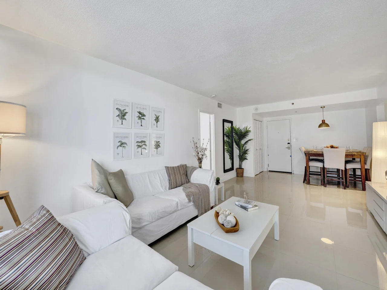 Cozy Beachfront 2 BDR  Miami Beach Condo 1516
