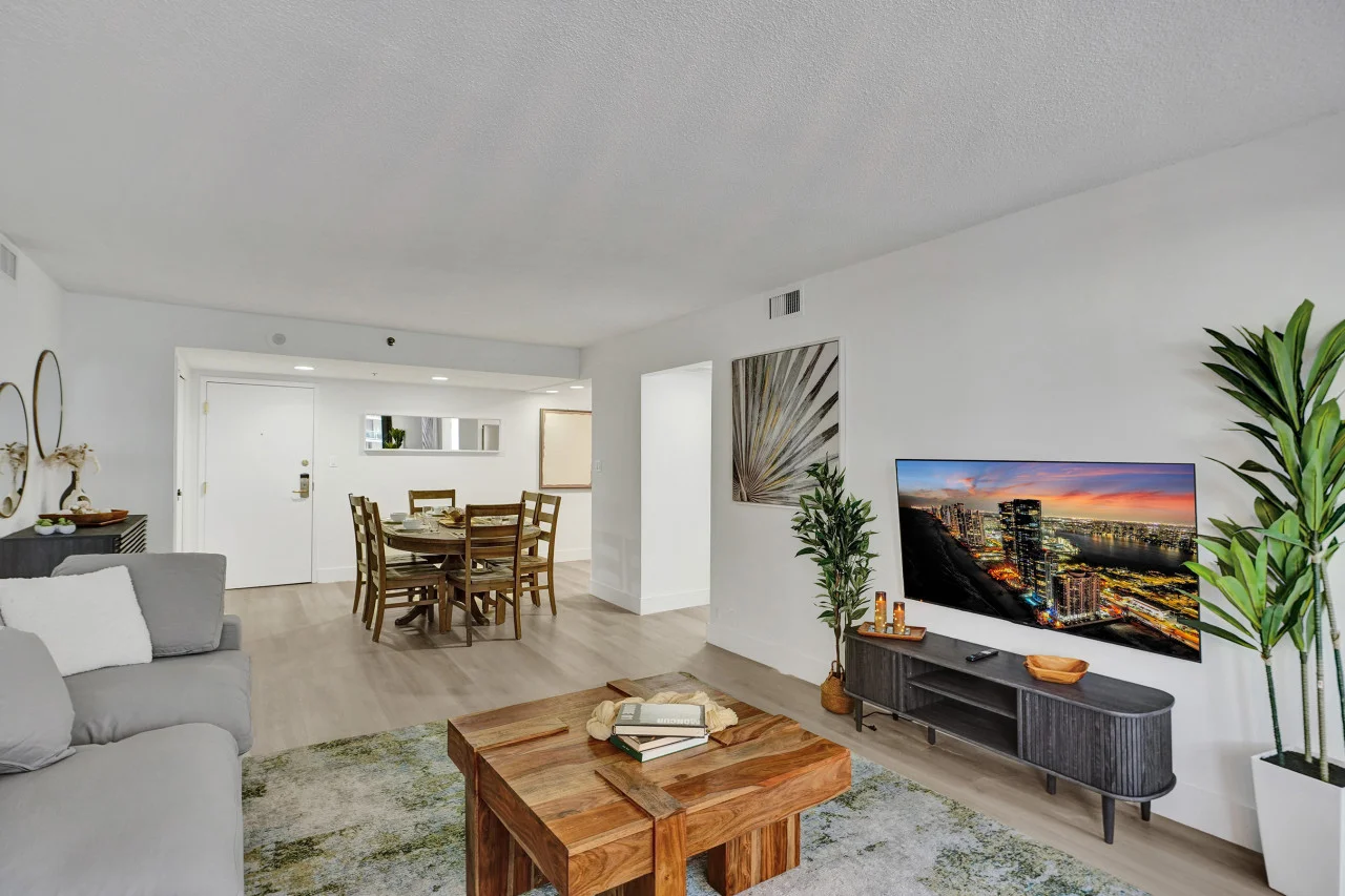 Gorgeous Miami Beach Condo Beach Service 915