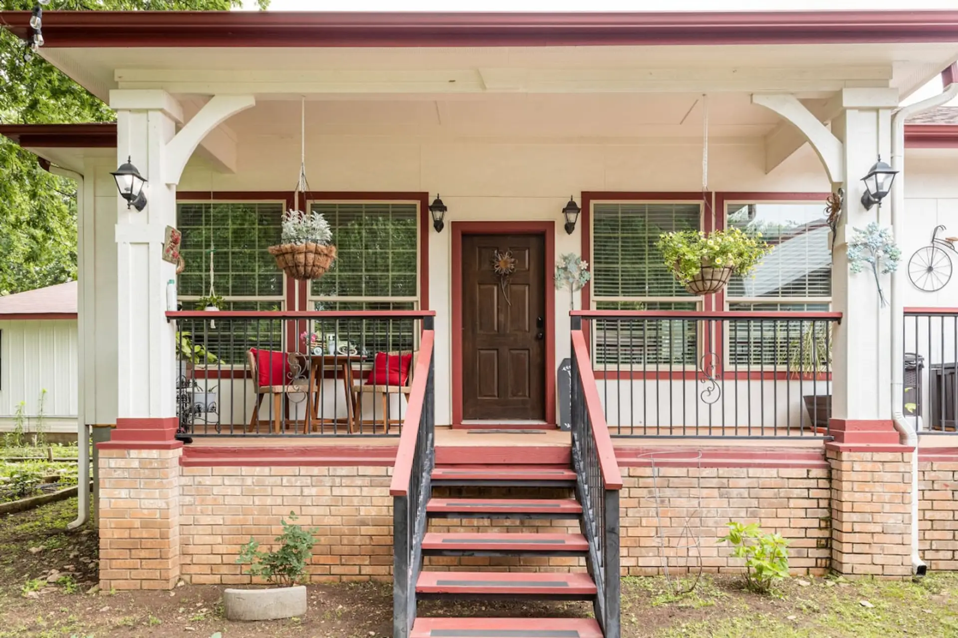 eaceful upstairs guesthouse surrounded by trees and birds. Enjoy coffee on the bistro patio — and feel free to grab fresh eggs from our nearby chicken coop.