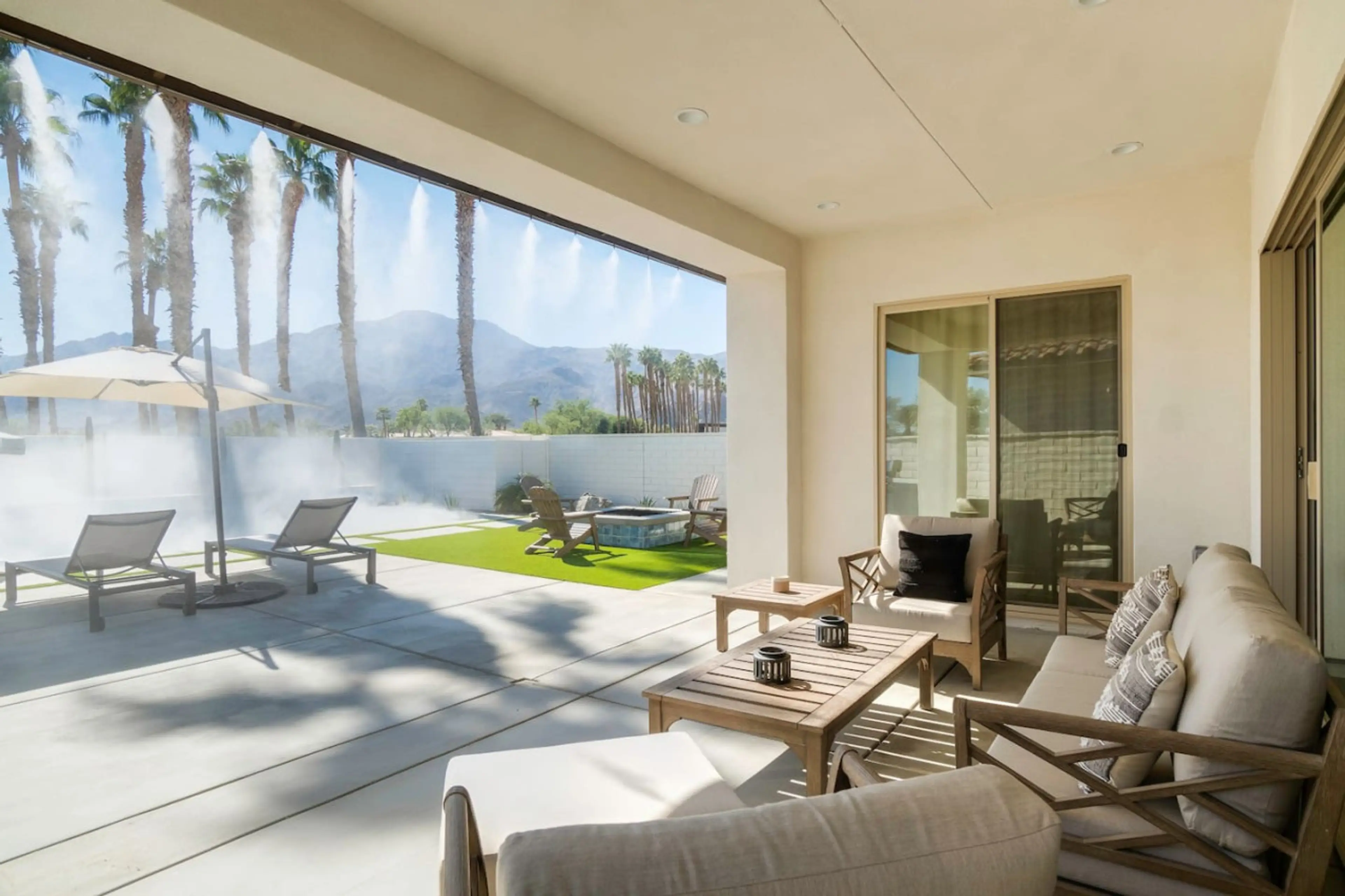 Covered patio w/a misting system! Ideal for relaxing in the shade