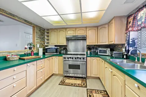 Chef’s kitchen with a six-burner Viking gas range and green counters