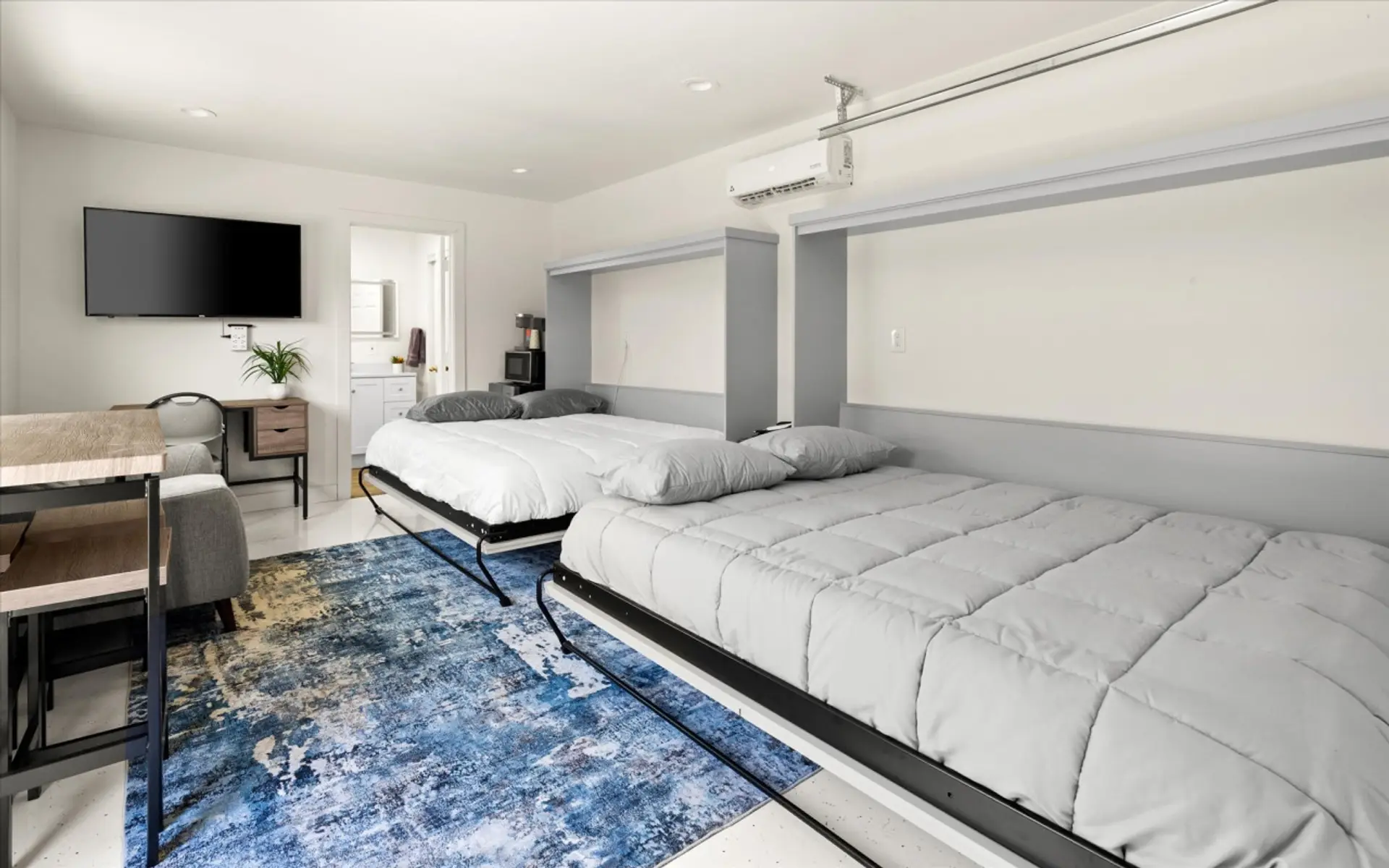 Comfortable studio with two Murphy beds and a stylish design.