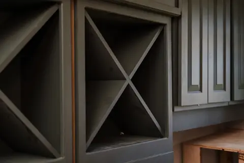 Close view of the X-divided cubbies
