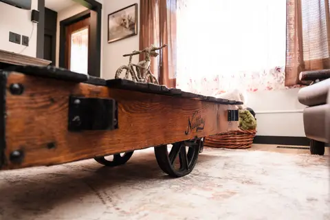 Close view of the cart coffee table’s iron wheels