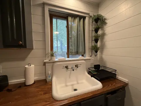 Farmhouse sink