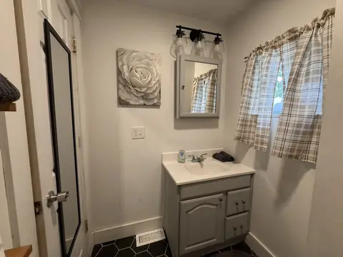 Bathroom vanity