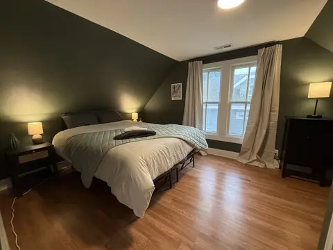 Second bedroom with a queen bed