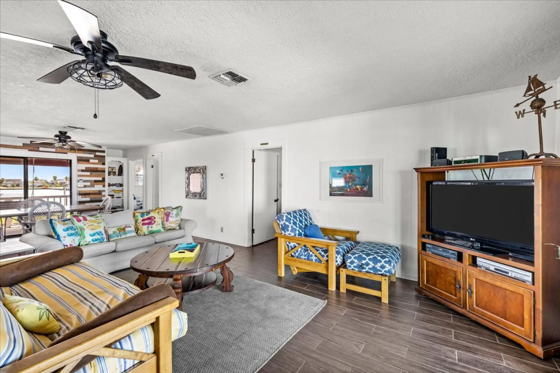 Cozy up for a movie night with the whole family!