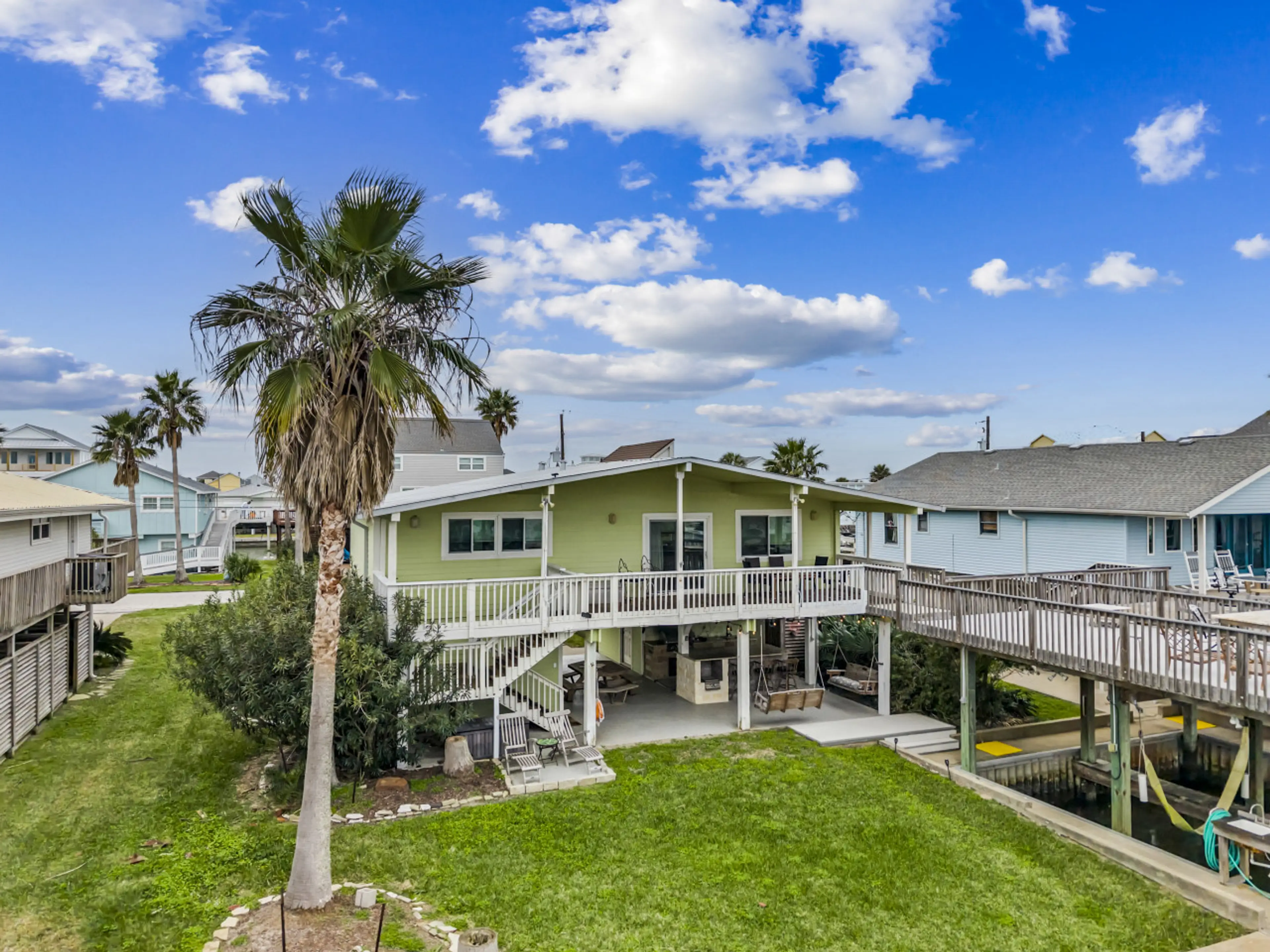 Relax and unwind in this beautiful bayside retreat