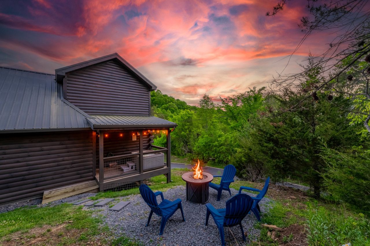 This cabin offers an unwind experience, nestled in the heart of the forest, perfect for peaceful moments by the fire.