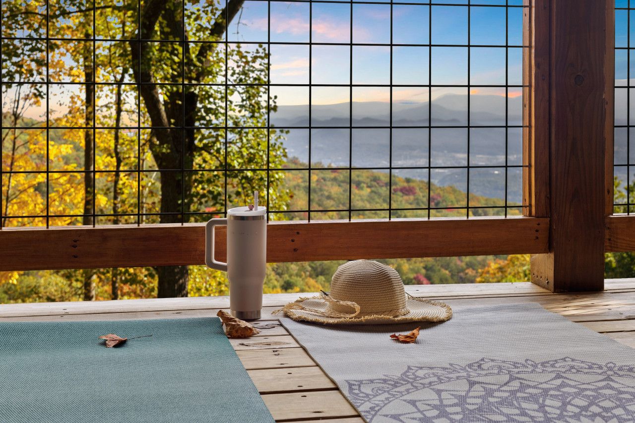 This cabin offers the perfect spot for yoga, with sweeping mountain views and a sunset that elevates every moment of relaxation.