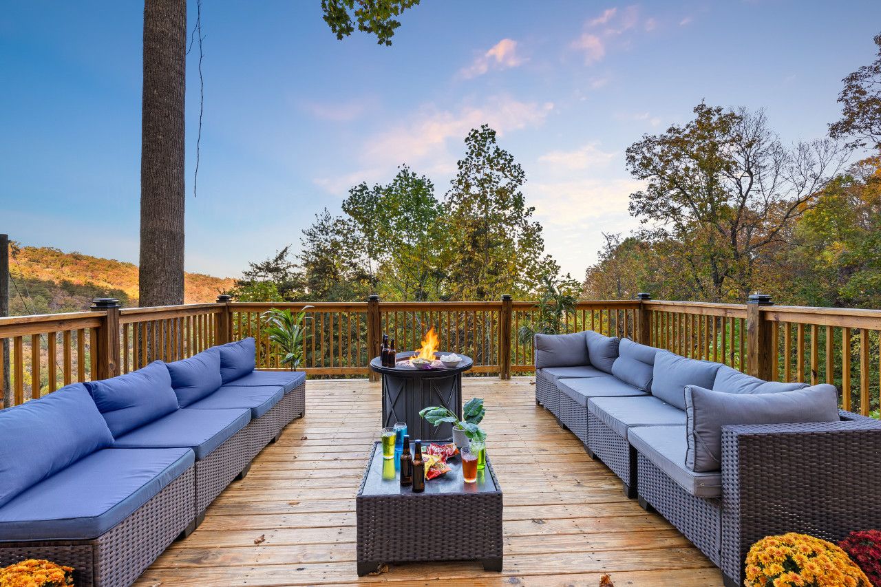 This expansive, private deck is perfect for hosting events, gatherings, or simply enjoying breathtaking mountain views with your loved ones.