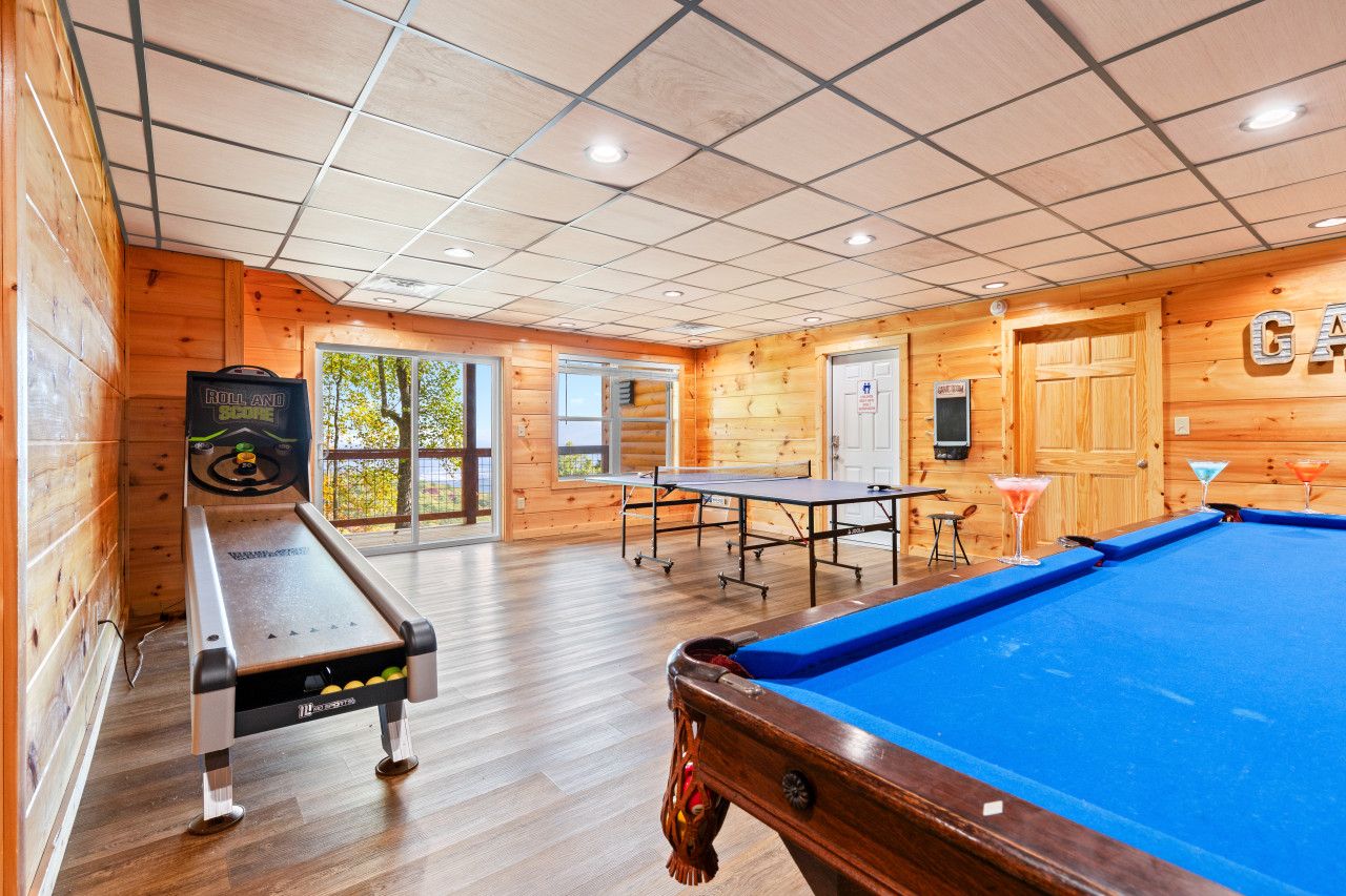 The game room of this cabin has it all—pool, ping pong, skee ball, and arcade games, offering endless fun and friendly competition for all ages.