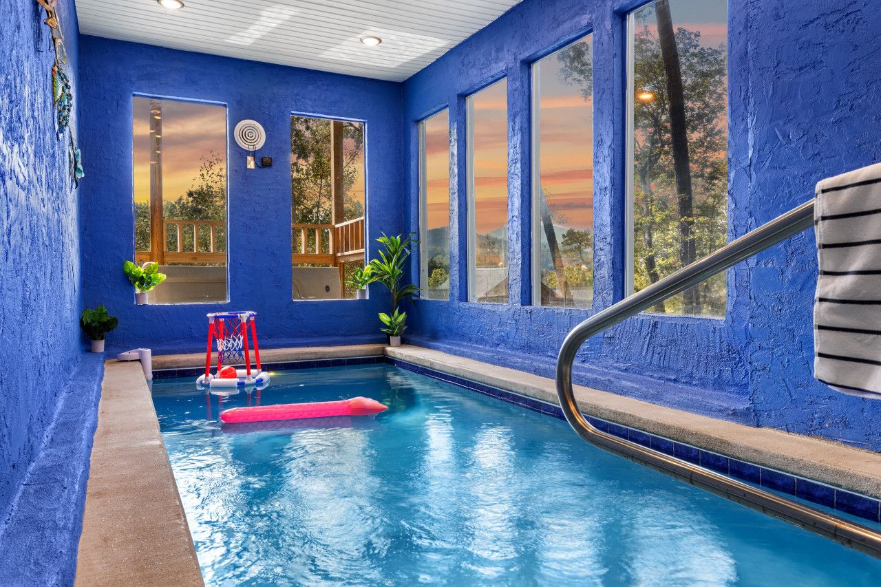 Enjoy a breathtaking sunset swim in the pool at this cabin, where the colors of the sky meet the tranquility of nature.