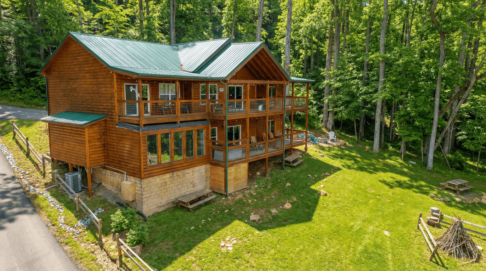 Surrounded by nature and set on its own private expanse, Skyview Serenity delivers the most breathtaking view of Pigeon Forge with the comfort of high-end amenities.