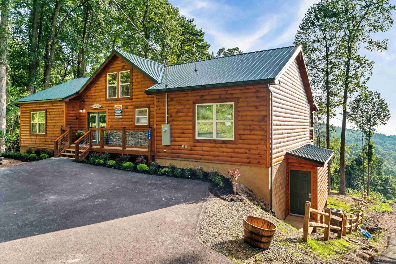 Surrounded by nature and set on its own private expanse, Skyview Serenity delivers the most breathtaking view of Pigeon Forge with the comfort of high-end amenities.