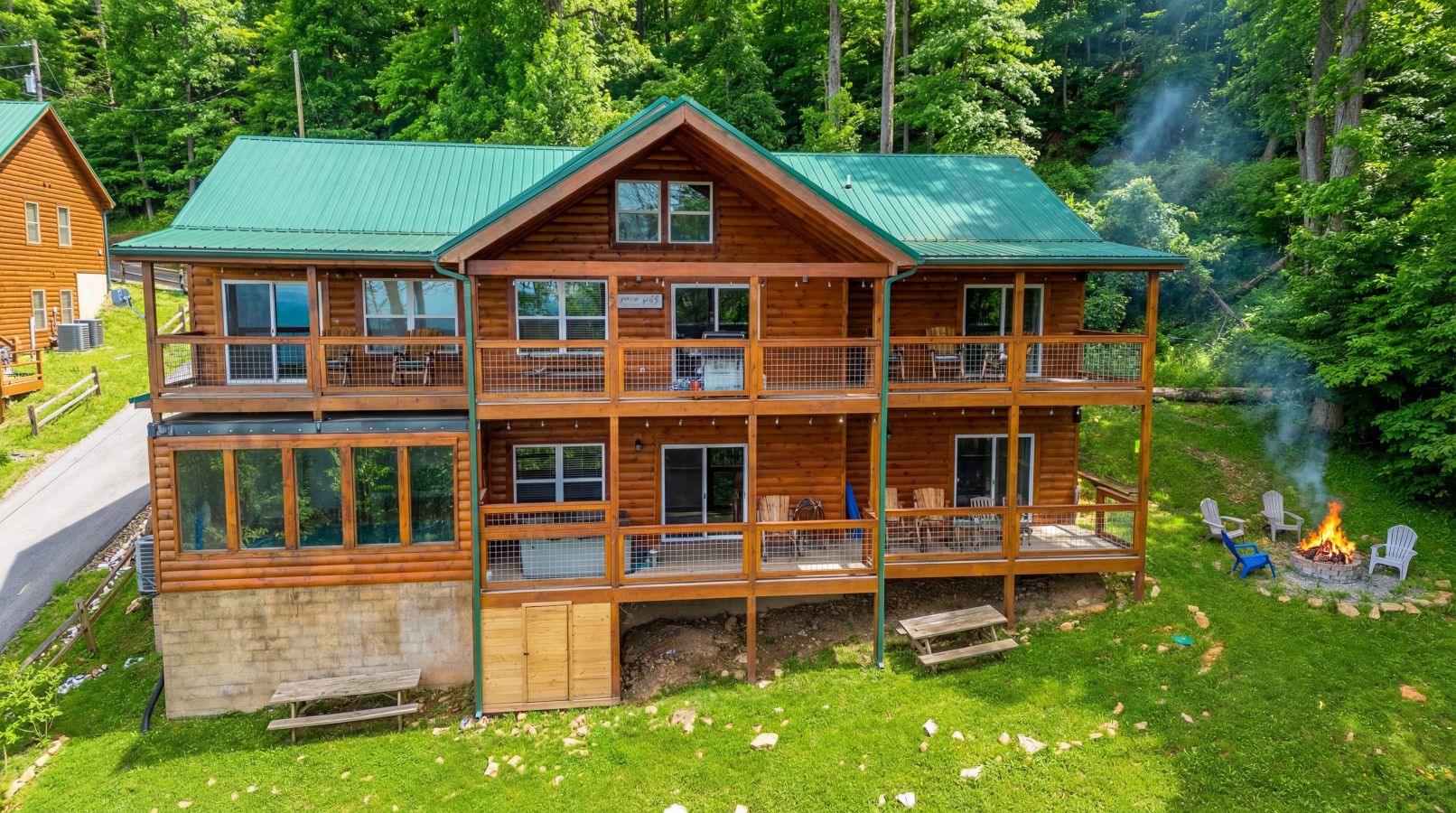 Surrounded by nature and set on its own private expanse, Skyview Serenity delivers the most breathtaking view of Pigeon Forge.