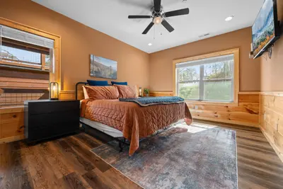Abram Falls Room (3 of 9).jpg