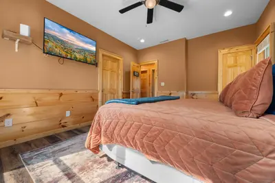 Abram Falls Room (6 of 9).jpg