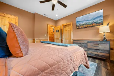 Laurel Falls Room (6 of 6).jpg