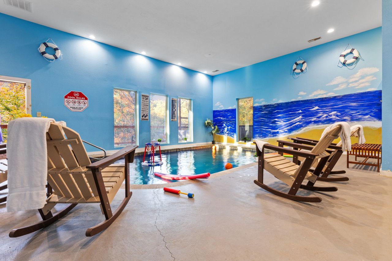 Big pool, big memories. Whether it’s swimming, relaxing with a drink, or playing games, this space is made for your group to unwind together.