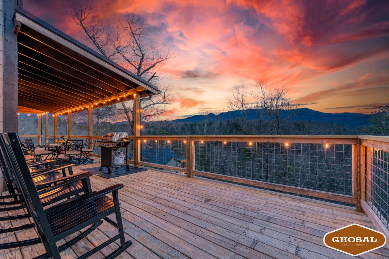 Front-row seats to nature’s best show—the Smoky Mountain sunset.