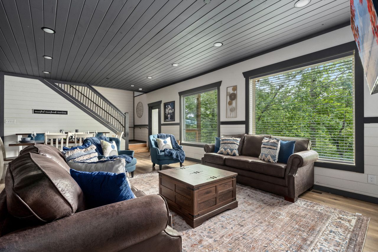 Nothing could be more cozy than this living room.