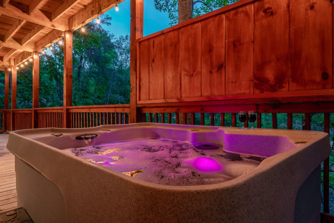 Under the stars, in warm bubbles, surrounded by mountain views—this cabin’s hot tub is pure romance.