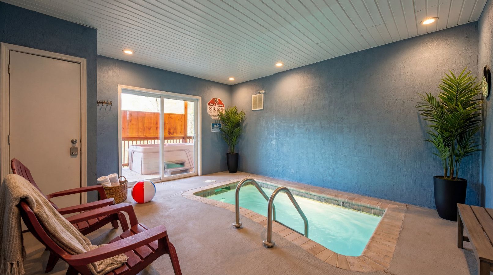 In this cabin relax in your private heated indoor pool.
