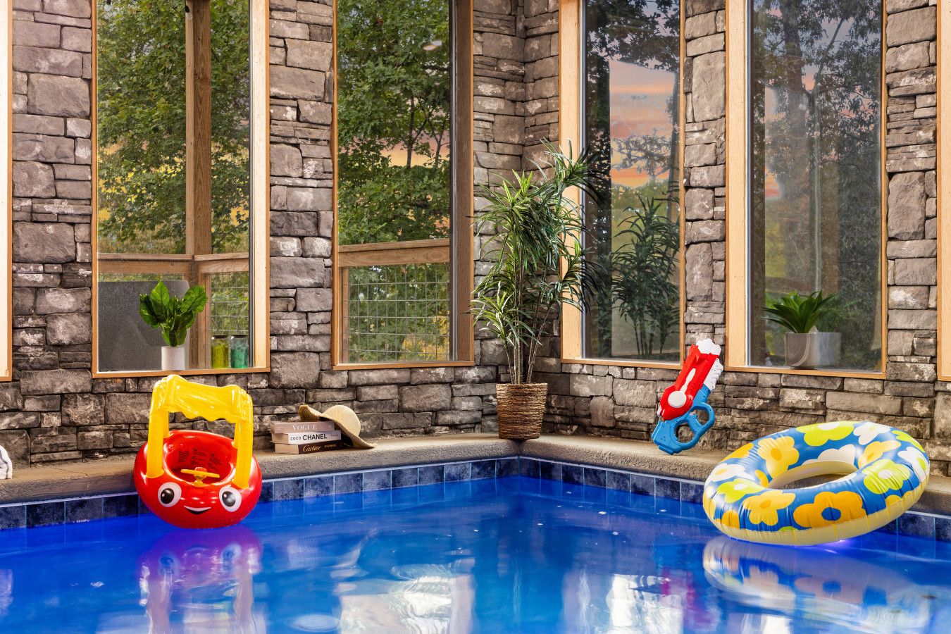 Cabin 2: Private heated pool.