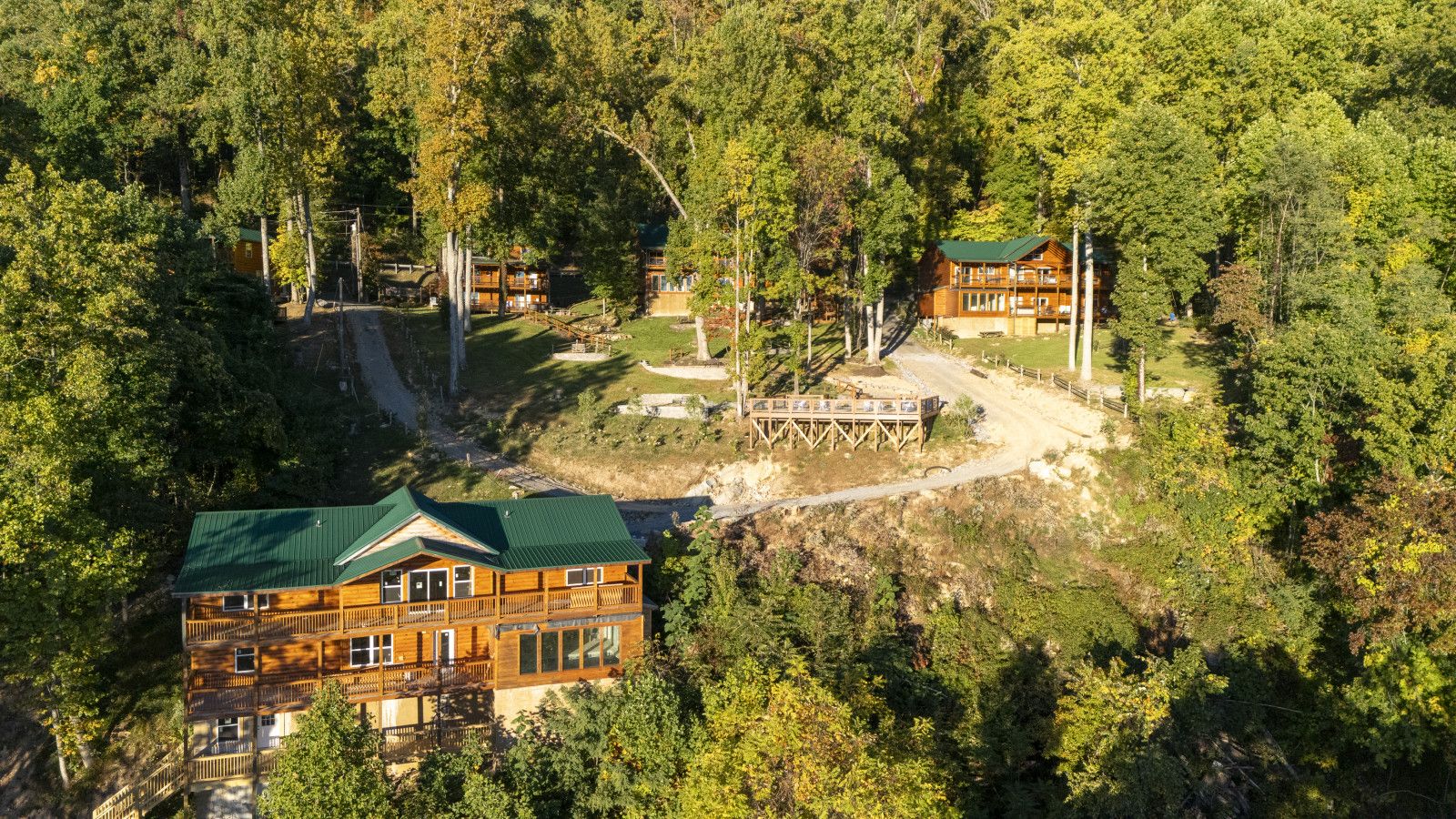 Four fully private cabins surrounded by a vast shared garden, all with the most breathtaking views—space for everyone, comfort for all.