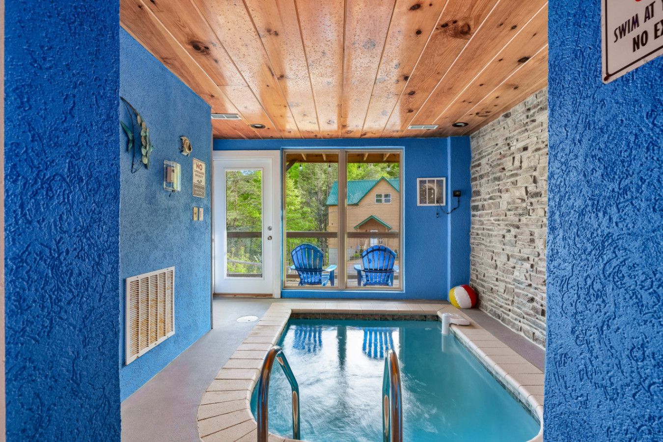 The ultimate cabin perk: your private pool.